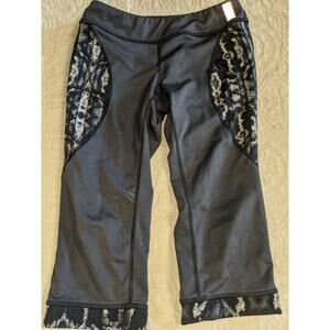 Zella Girl Sz. 10/12 gray & black Design Yoga Crop Pants Cute, Comfortable